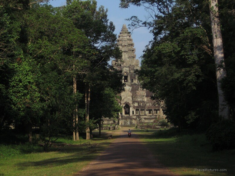 Angkor Wat temple motorcycle road