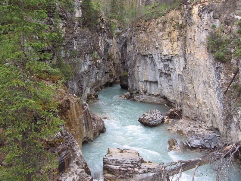 Jasper national park canyon river