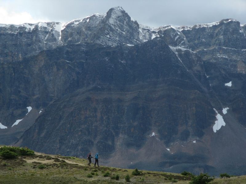 Jasper national park hiking mountain valley
