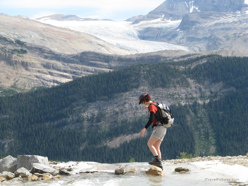 Yoho national park trail path valley creek