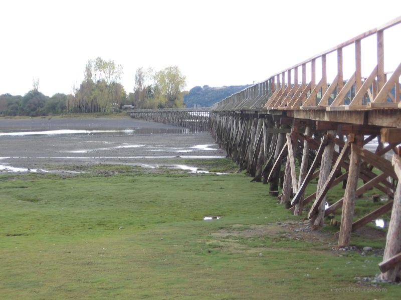 Quemchi bridge island low tide