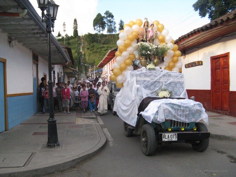Salento procession street