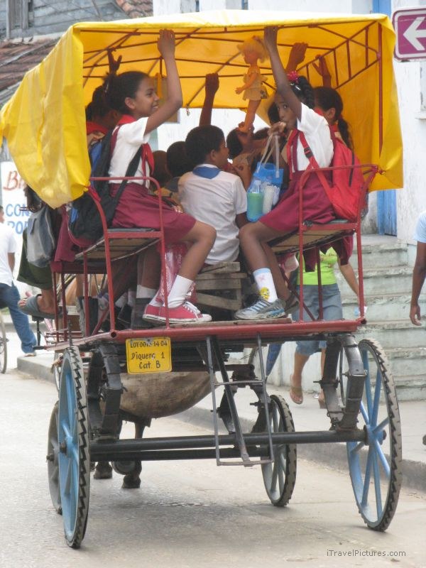 Baracoa horse cart school children