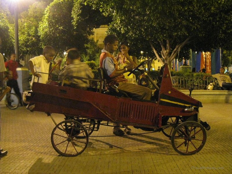 Parque Cespedes children riding park