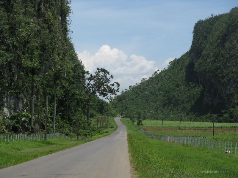 Viñales road mogote mogotes