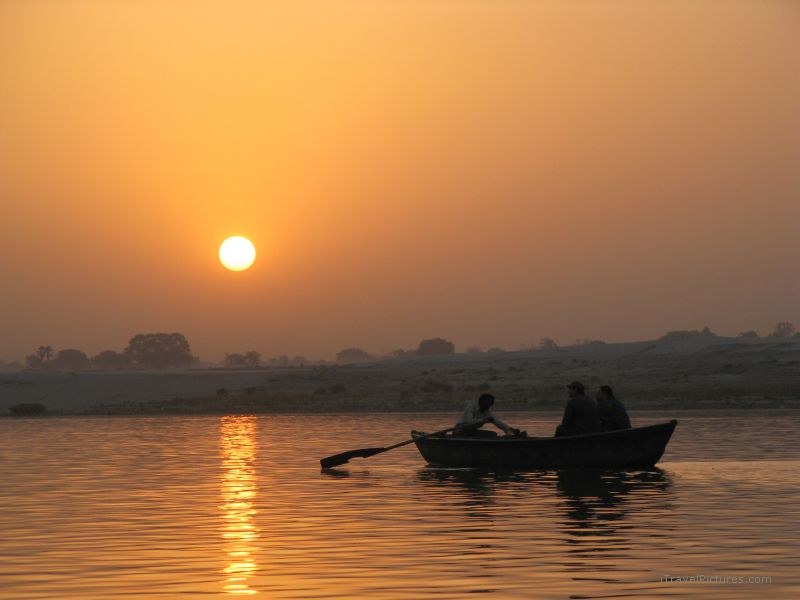 Varanasi sunrise boat Ganges river paddling sun