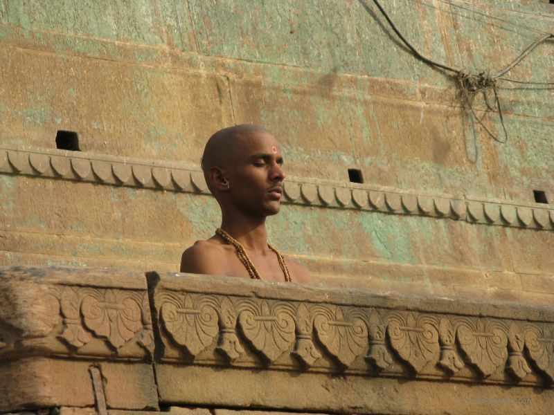 Varanasi  man praying prayer meditation