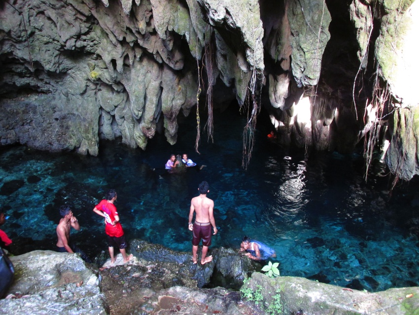 ave swimming blue water stalactite
