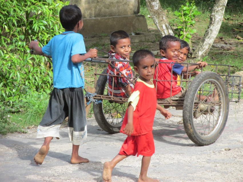 oys riding playing