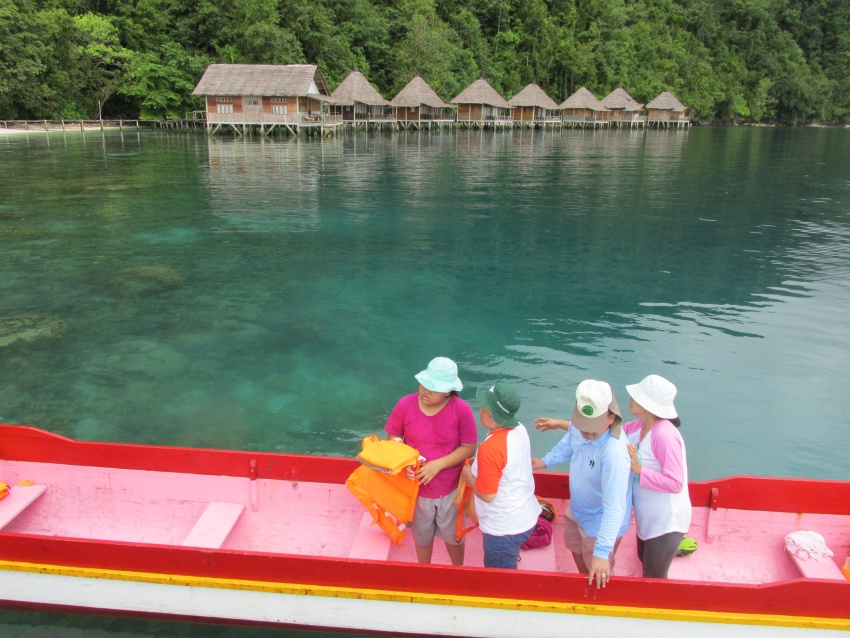 ungalow boat red women