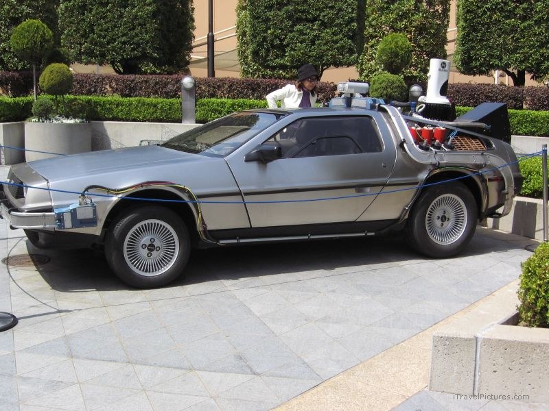 Osaka Universal Studios car back future