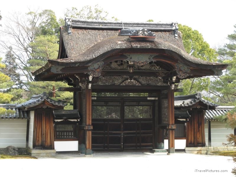 Kyoto Ninna-ji temple gate