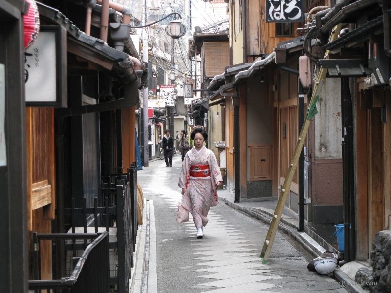 Kyoto woman narrow alley Gion street