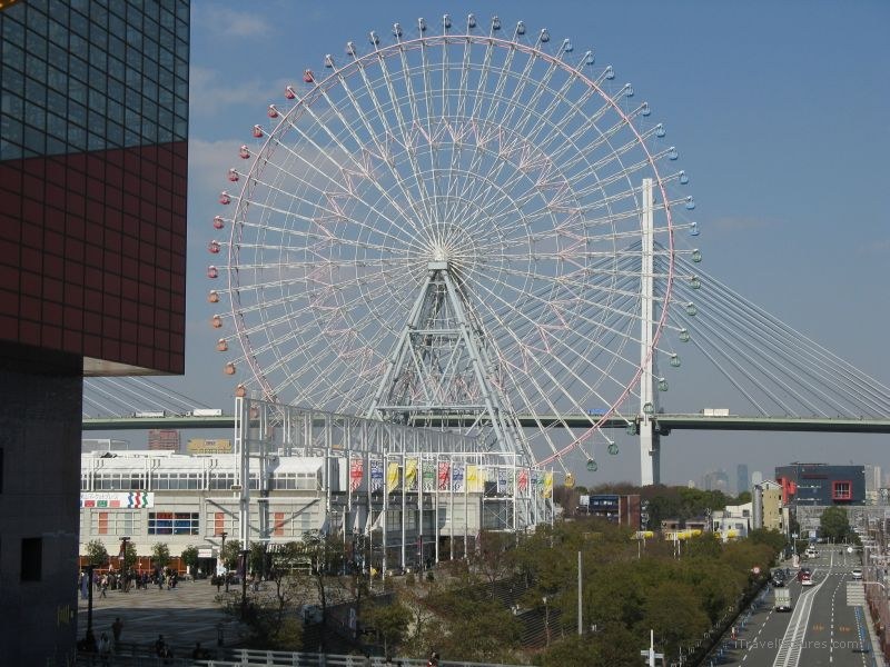Osaka big ferris wheel road