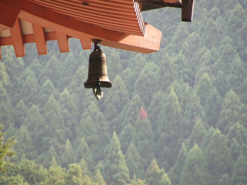 urama bell hanging roof
