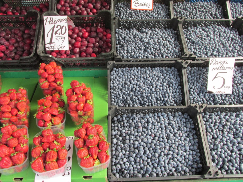 ruit strawberry blueberry strawberries blueberries market blue