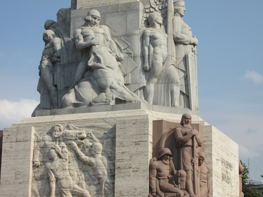tatue statues