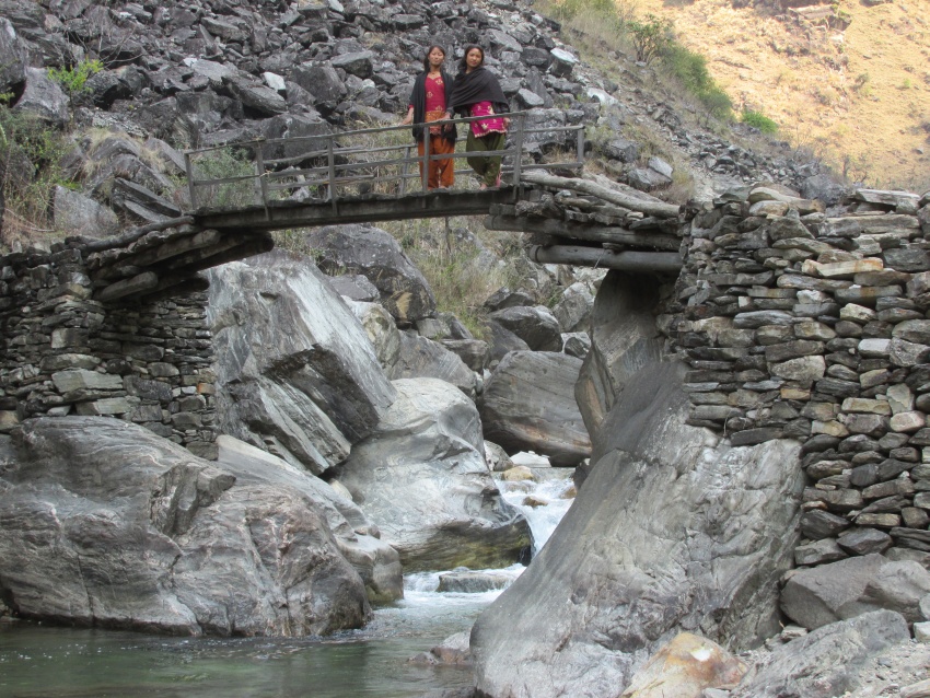 irls bridge river rocks