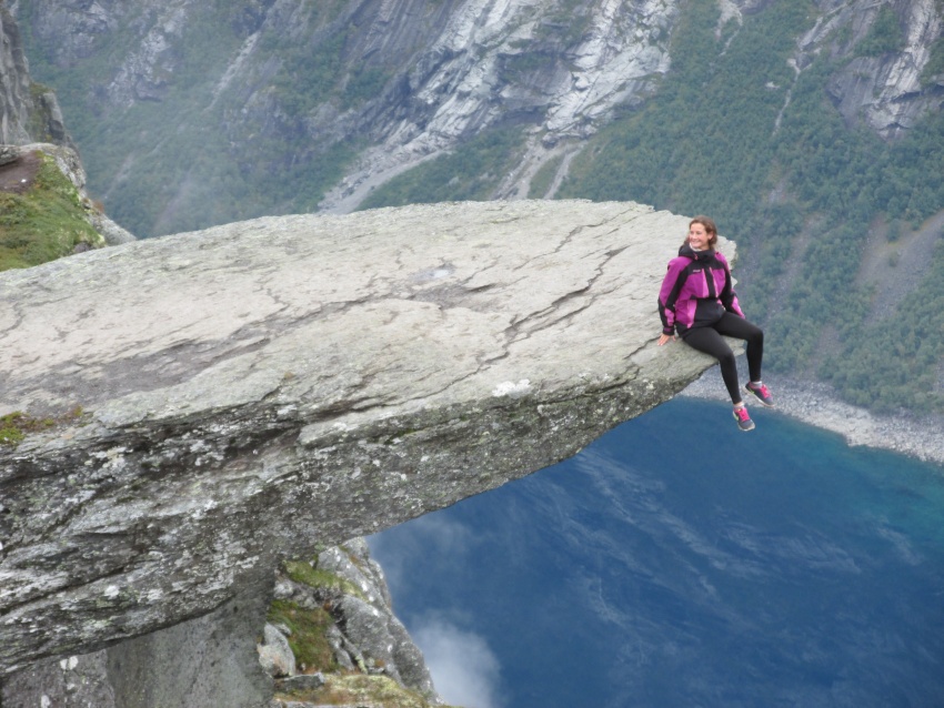 rolltunga rock sitting
