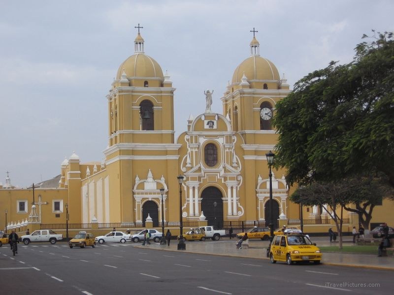 Plaza de Armas church Trujillo