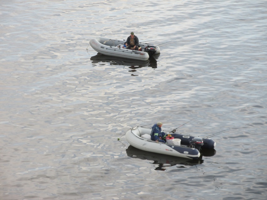 ishing fishermen zodiak fishing