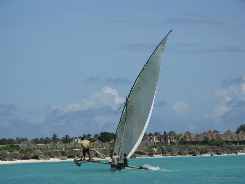 Nungwi snorkelling snorkel boat sailboat zanzibar Mnemba