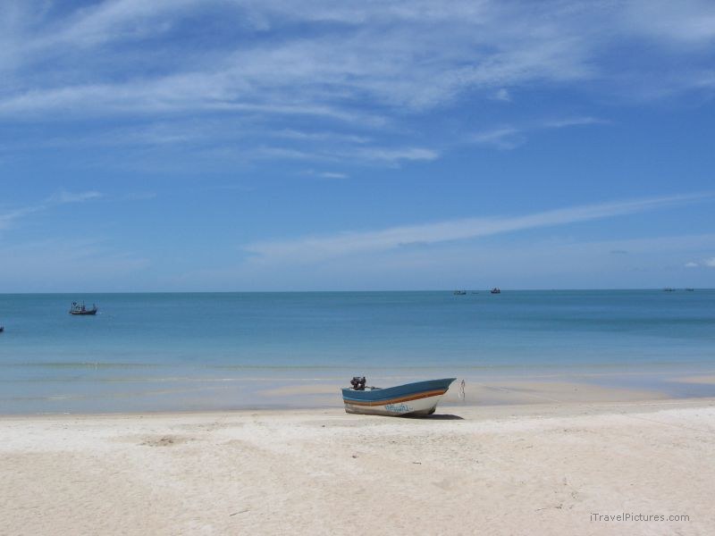 Hat Thian boat beach
