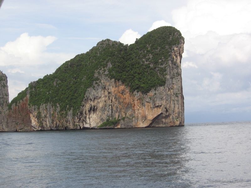 Ko Phi Phi Leh island cliff