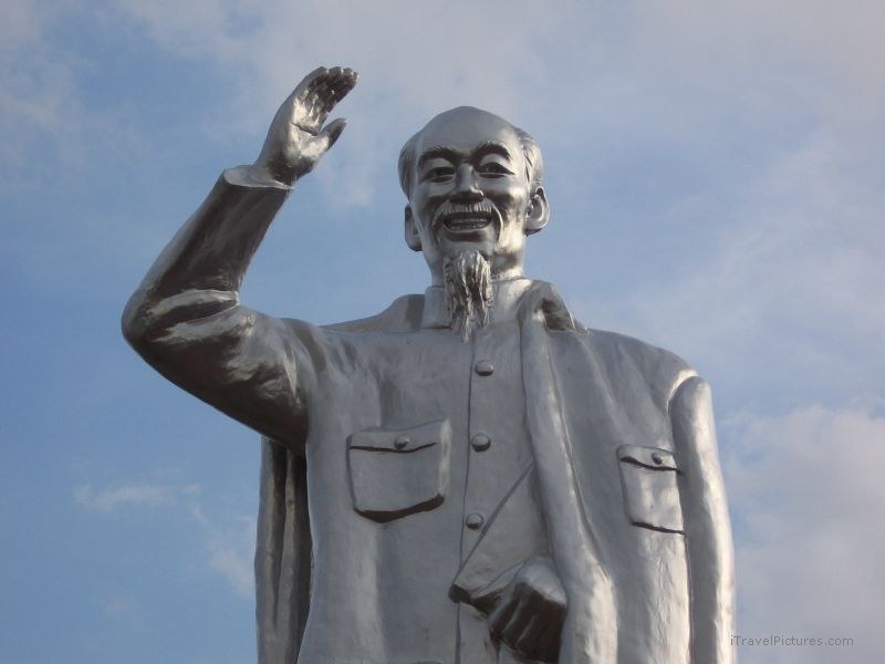 Can Tho statue silver