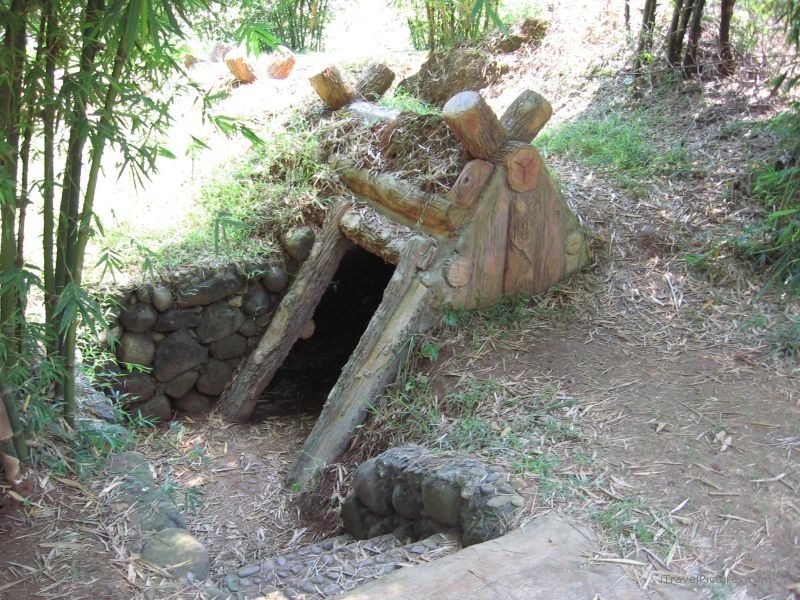 war tunnel Vinh Moc