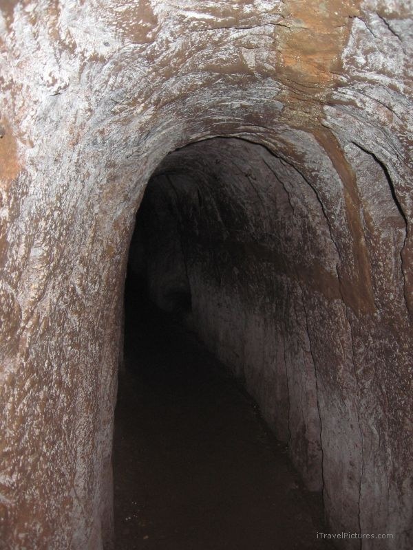 war tunnel Vinh Moc Tunnel