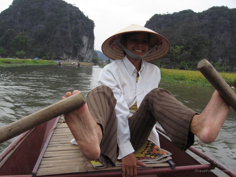 Tam Coc woman paddling feet boat