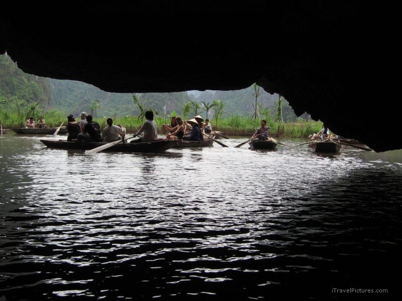 Tam Coc limestone passage boat paddling boats